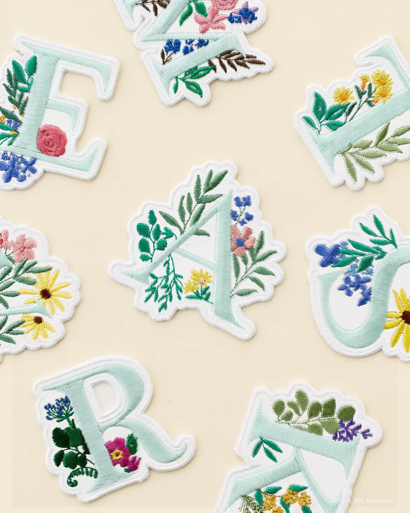 【マルマン】×【島野真希氏】　イニシャル刺繍ステッカー